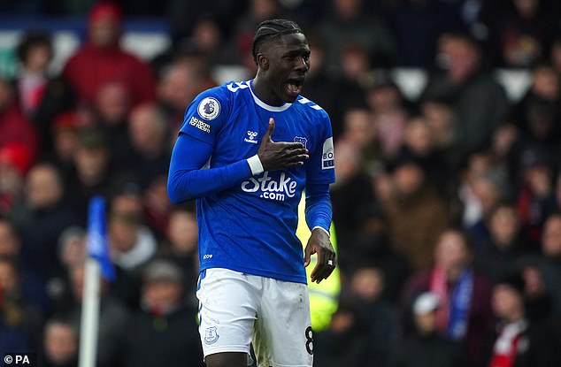 Everton took the lead with a powerful header from Amadou Onana after a corner from Demarai Gray