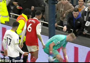 Ramsdale, who had moved away from the Tottenham striker, made his way towards the goal to collect his water bottle.