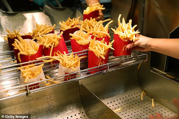 To ensure fresh fries, ask for them without salt.  You will have to wait three and a half minutes while the staff puts a new batch in the fryer.