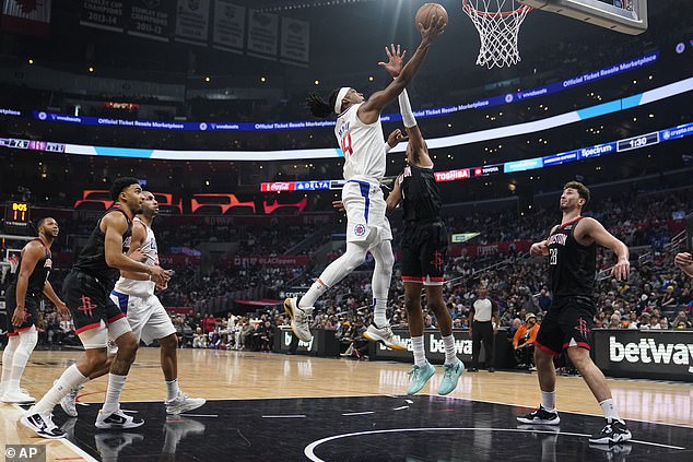 Los Angeles Clippers guard Terance Mann, center left, scores against the Houston Rockets