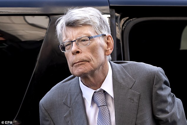 Horror author Stephen King, 74, arrives in court in August 2022 to testify against his own publisher, Simon & Schuster, on behalf of the government during a trial in which the US Department of Justice is trying to convince a federal judge to block the proposal.  merger of Penguin Random House and Simon & Schuster