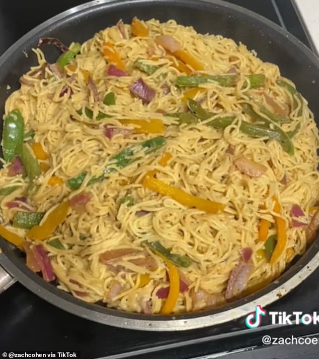 Set the chicken aside and place the sliced ​​peppers and sliced ​​onions in a pan with two tablespoons of water before cooking the pasta.