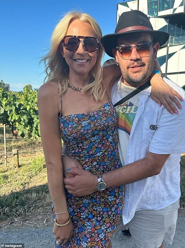 Smith appeared at the McLaren Vale concert on 11 January.  About 300 people attended, including 115 who won tickets through interstate radio station promotions.  Others in the crowd were social media influencers and media identities, including Carrie Bickmore (left)