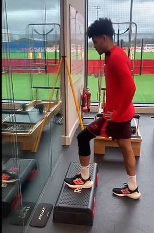 Luis Díaz trains after a long absence injured