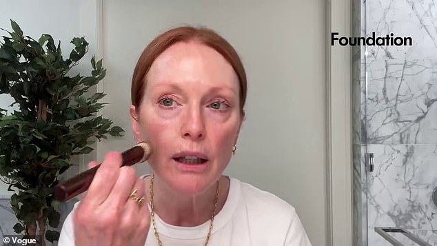 1673920229 499 Julianne Moore jokes that she destroyed her eyebrows as a