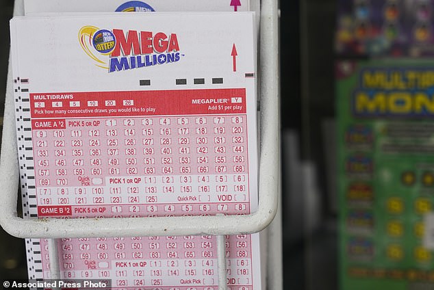 By opting to receive prize money in the form of a lump sum, winners are already taking a hit, in this case reducing it from $1.35 billion to $724.6 million.