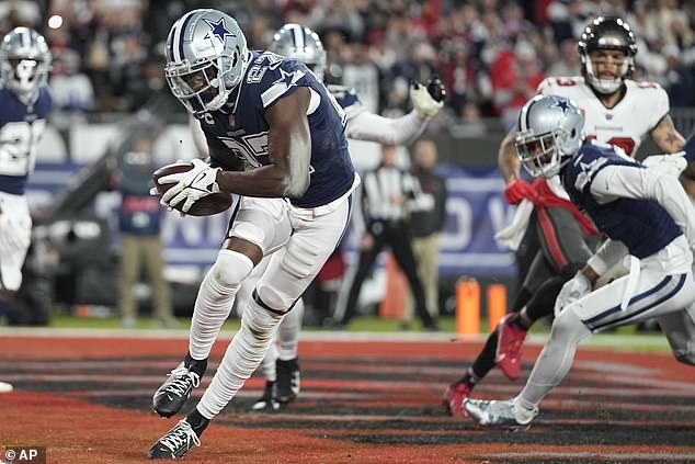 Jayron Kearse picked up the ball in the end zone to leave Brady looking frustrated