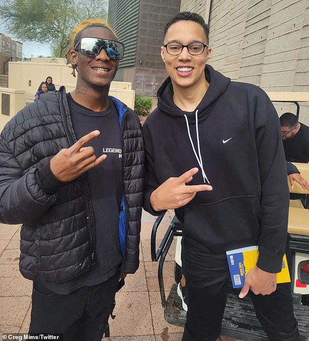 Many fans got a chance to pose with the Phoenix Mercury star on Monday