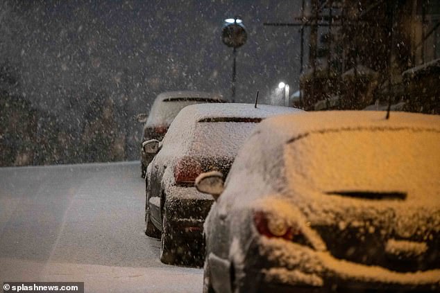 Stoke-on-Trent turned into a complete white city as snow fell over night from Tuesday January 17 to Wednesday January 18