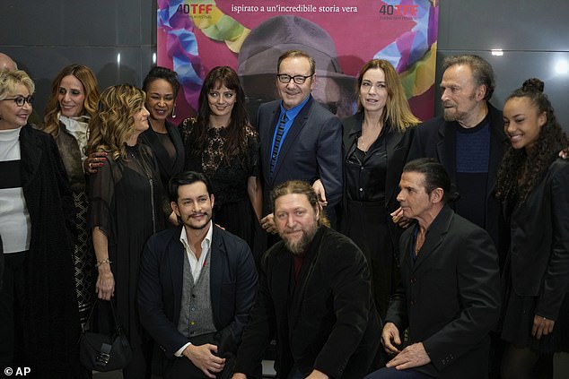 He posed in the middle of a group photo with the cast of the Italian drama