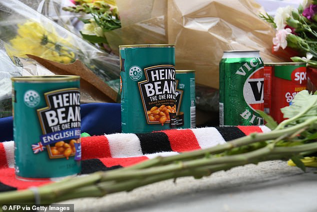 When news of Warne's death broke in March 2022, fans made a shrine of beer, baked beans, and six embroiderers at his MCG statue.