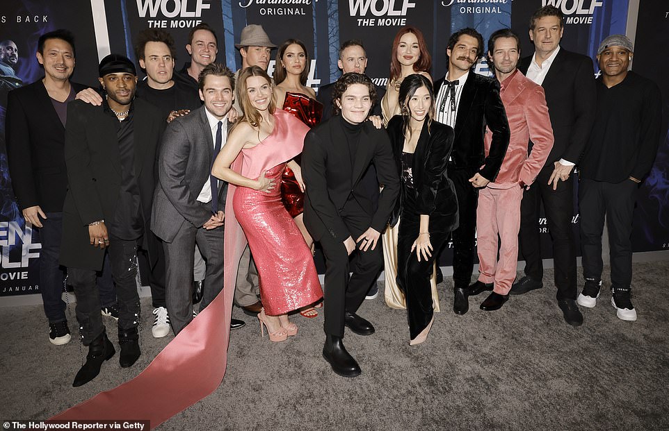 Now all together: Nobi Nakanisi, Khylin Rhambo, Omy Adams, Ryan Kelley, Dylan Sprayberry, Holland, Colton, Shelley, Vince, Jeff, Crystal, Amy L. Workman, Tyler, Ian Keith Cox and Seth Gillam put together a stunning group photo.  remember