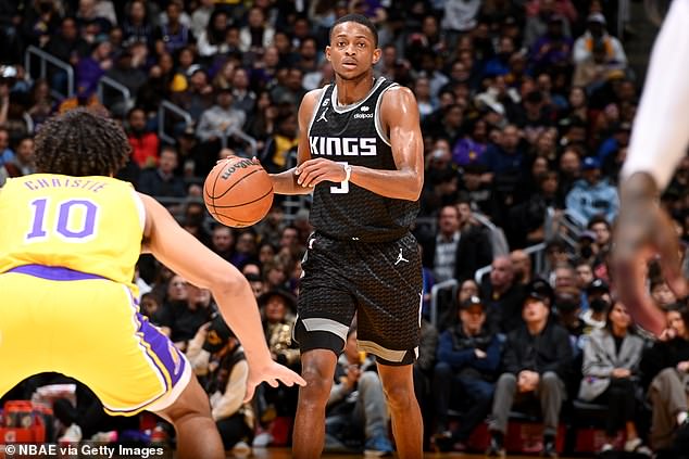 De'Aaron Fox scored 31 points to help the Sacramento Kings beat the Lakers 116-111