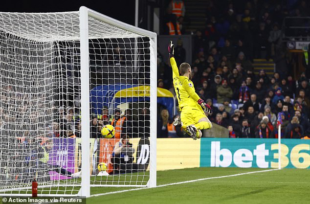 Michael Olise scored a sensational free kick past United goalkeeper David de Gea