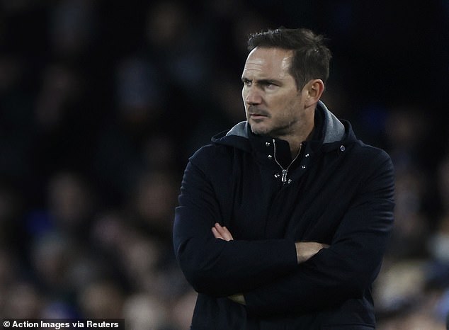 Moyes could then succeed Everton boss Frank Lampard, whose Toffees team is dealing with relegation.