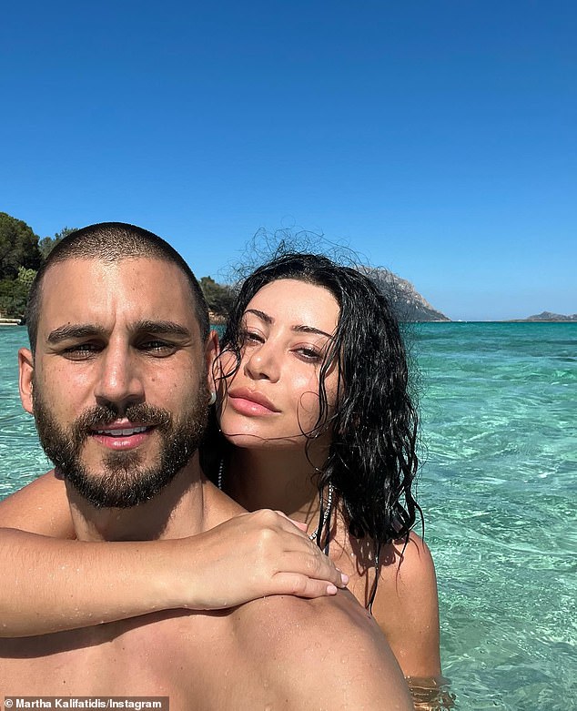 1674125274 796 Married At First Sight star Martha Kalifatidis flaunts her ample