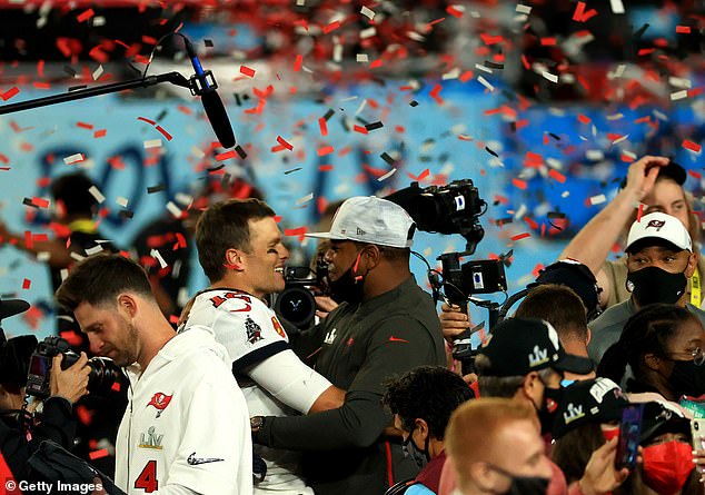 Leftwich (center) was a favorite of Tom Brady as the pair won Super Bowl LV