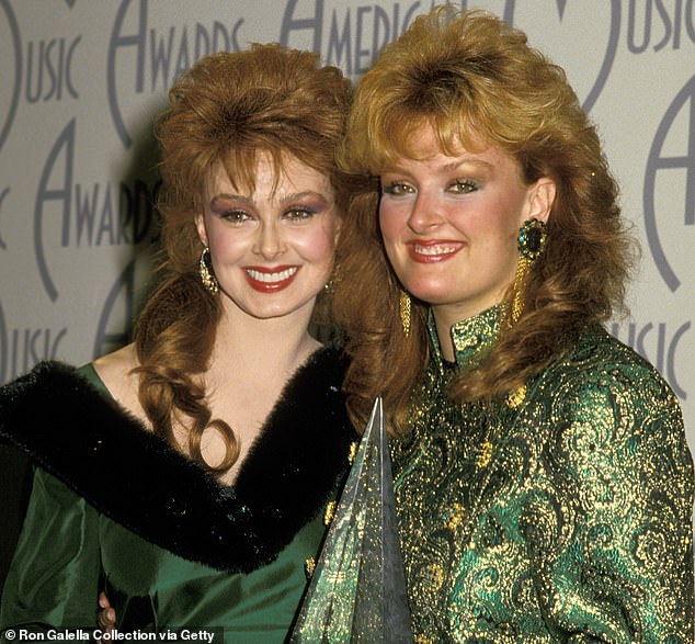 Naomi and Wynonna Judd at the 14th Annual American Music Awards in Los Angeles