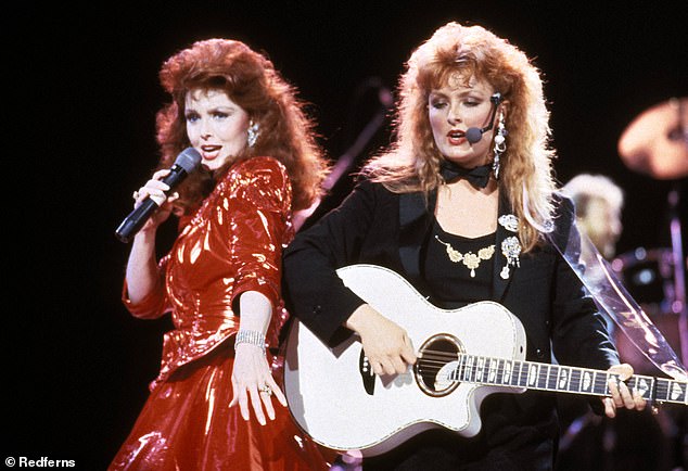 Naomi and Wynonna Judd perform in 1988