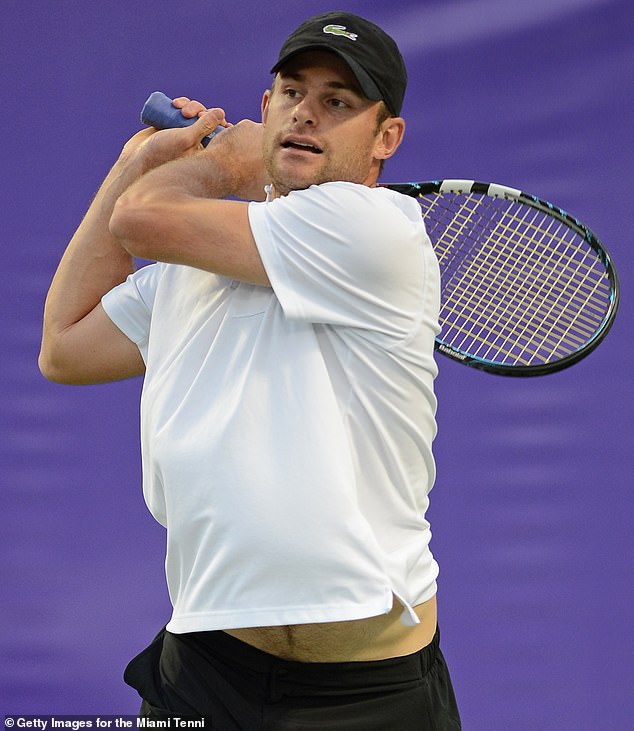 Retired American player Andy Roddick was shocked to see Murray denied the opportunity to go to the bathroom at the start of the fifth set.