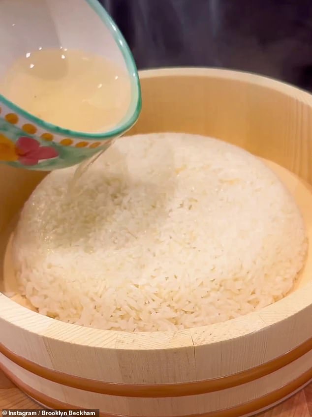 THIS is how you do it!  In the video, Brooklyn demonstrated how to put together a poke bowl, which included seaweed, avocado and mango, and rice made from a rice cooker.