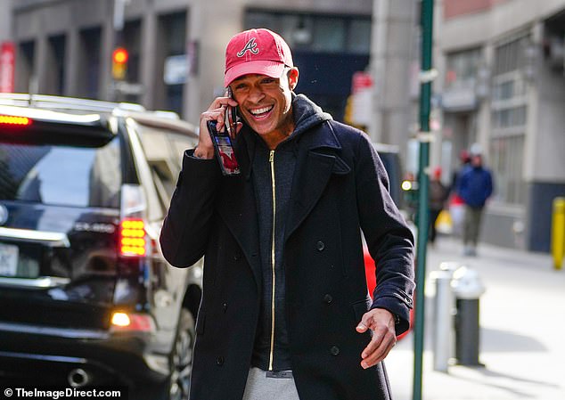 Holmes, a father of three, wrapped up in the wintry New York weather in a hoodie and coat, paired with sweatpants and statement sneakers.