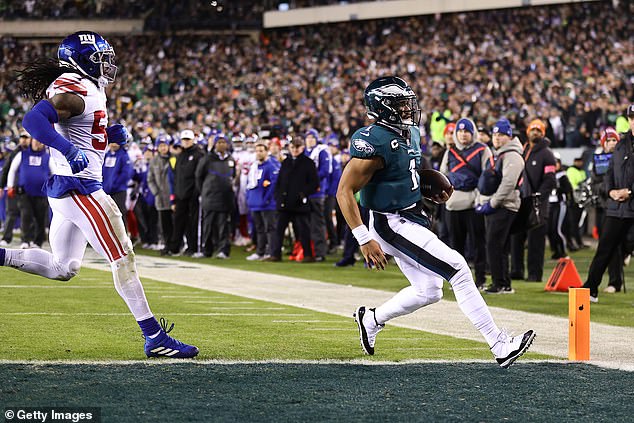 Jalen Hurts #1 of the Philadelphia Eagles runs for a touchdown against the New York Giants