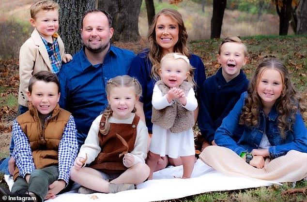 Josh Duggar with his wife Anna and their six children.  now has seven children