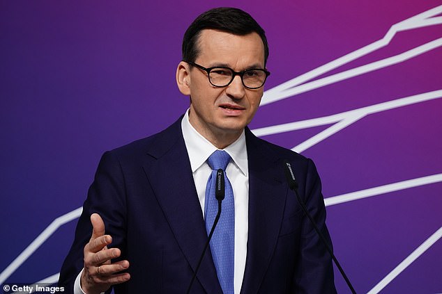 Polish Prime Minister Mateusz Morawiecki said that if Germany does not send Leopard tanks to Ukraine, his country would build a coalition of countries that would send theirs anyway.