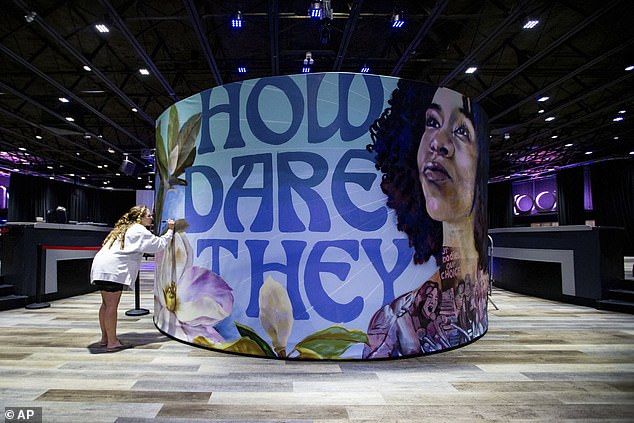 Prior to Harris' arrival in Tallahassee, Florida, a mural was installed Sunday reading 