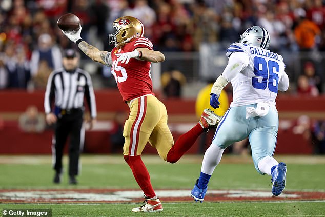 George Kittle #85 makes a spectacular one-handed catch during the win against the Cowboys