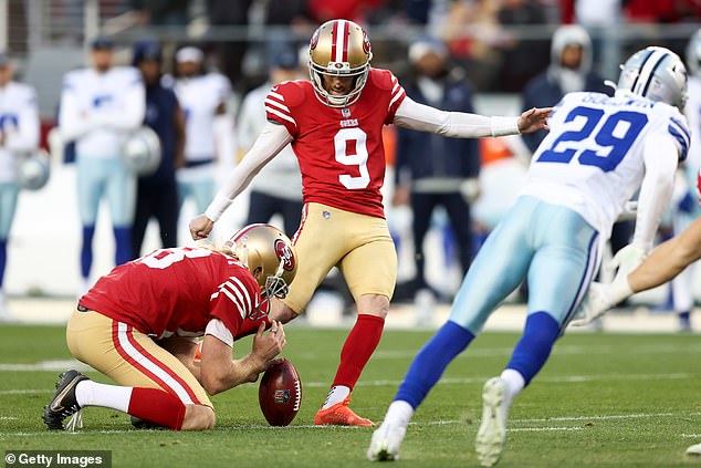 Robbie Gould scores one of four pivotal field goals to help secure the 49ers another playoff win