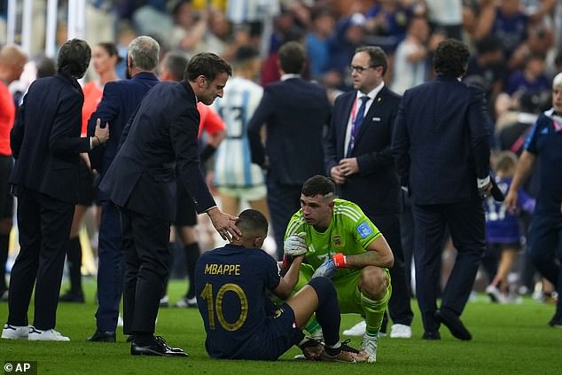 Mbappé (below) and Martínez (green) spoke after the final whistle in the World Cup final.