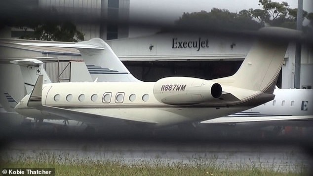 Bill Gates owns four private jets, despite his complaints about climate change.  In the photo, one of his planes in Sydney.