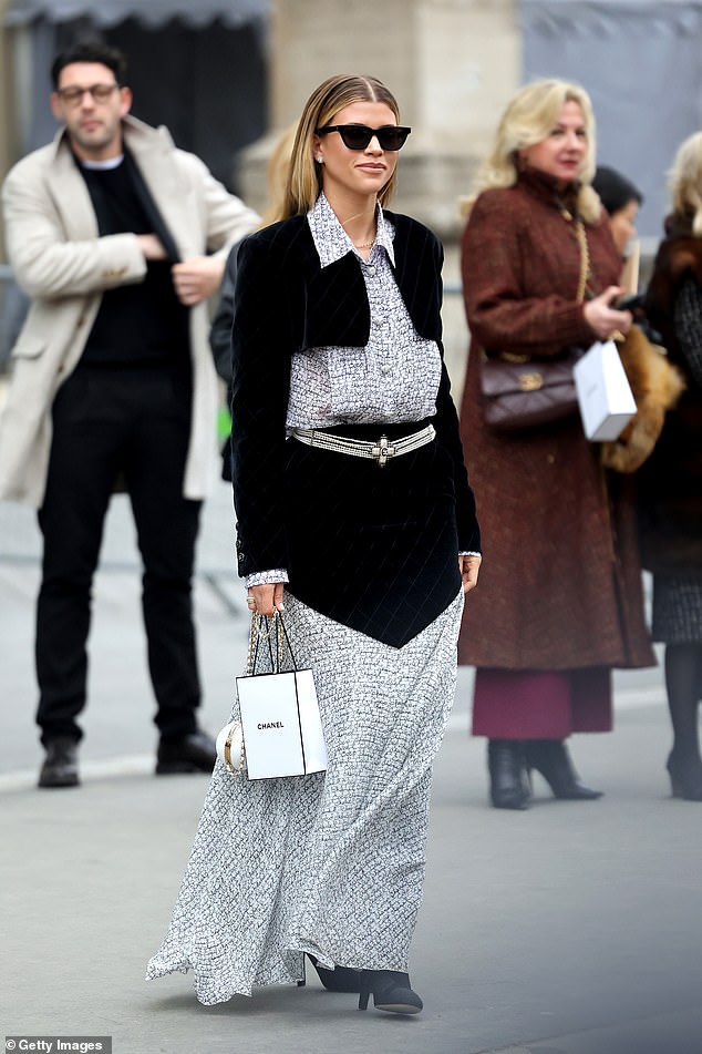 Peculiar!  Sofia added a quirky touch to her elegant look when she donned a velvet cropped jacket and matching black skirt over her gown.