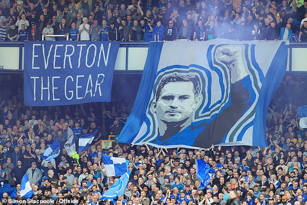 Lampard retained the support of most Everton fans, who instead blamed the club's ownership.