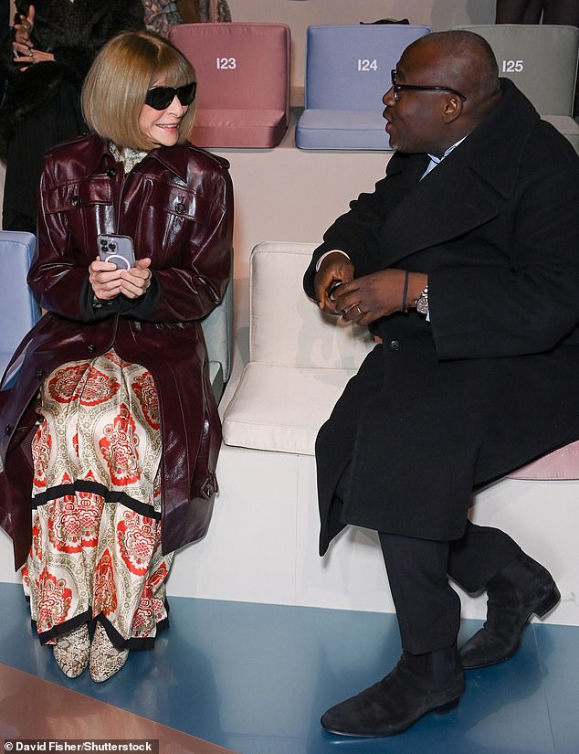 The editors of the US and UK editions of Vogue appeared deep in conversation before the show began.