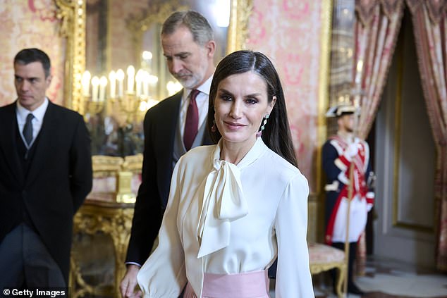 The Queen appeared calm and collected as she smiled for the cameras at the Royal Palace in Madrid today.