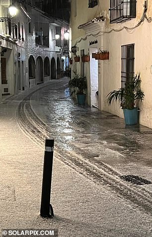 Snow could be seen covering the roads and pavements