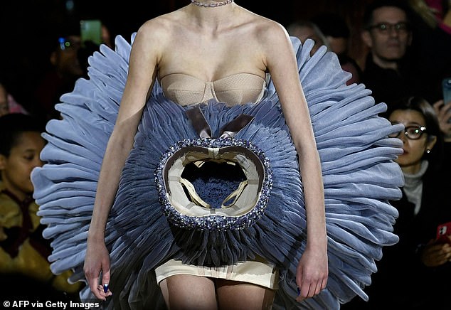 Fashion house Viktor & Rolf seems to have run out of ideas on how to bring originality to the runway and decided to turn their dresses inside out during their Paris Fashion Week show yesterday.