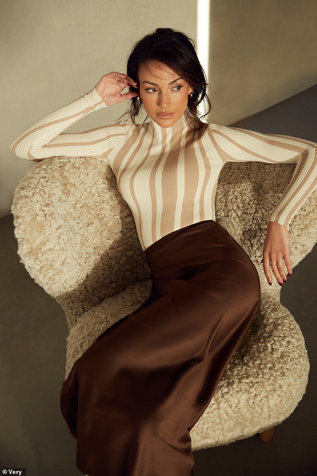 Fashionista: Michelle wore a polo neck sweater while lying in an armchair