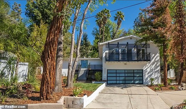 Banks previously lived in this Woodland Hills home in California