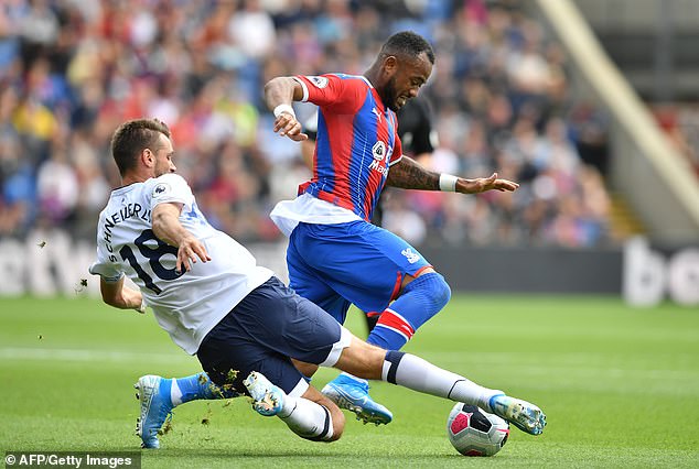 Schneiderlin, French-born Ghanaian striker Jordan Ayew during the English Premier League football match between Crystal Palace and Everton