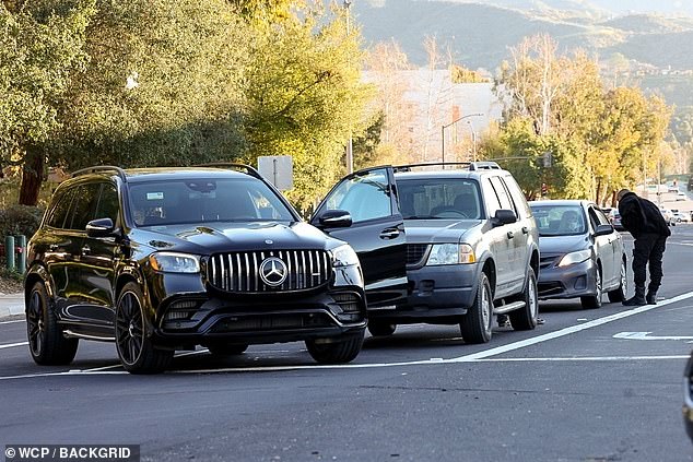 The rapper, who apparently suspected paparazzi were following him, is seen getting out of his black Mercedes-Benz to allegedly confront the woman in her vehicle.