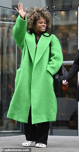 Hello!  She greeted the fans waiting in the cold.