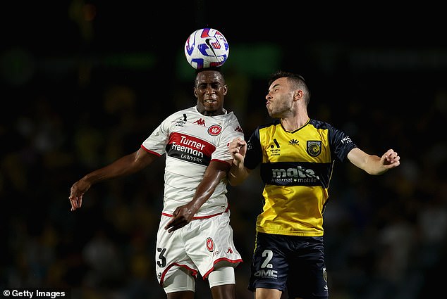 More than 8,000 fans turned out at Industree Group Stadium for the clash between the Wanderers and the Mariners, who recorded a captivating 2-2 draw.