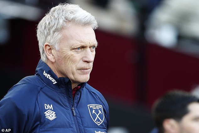 David Moyes's side are eager to make defensive reinforcements ahead of their relegation battle.