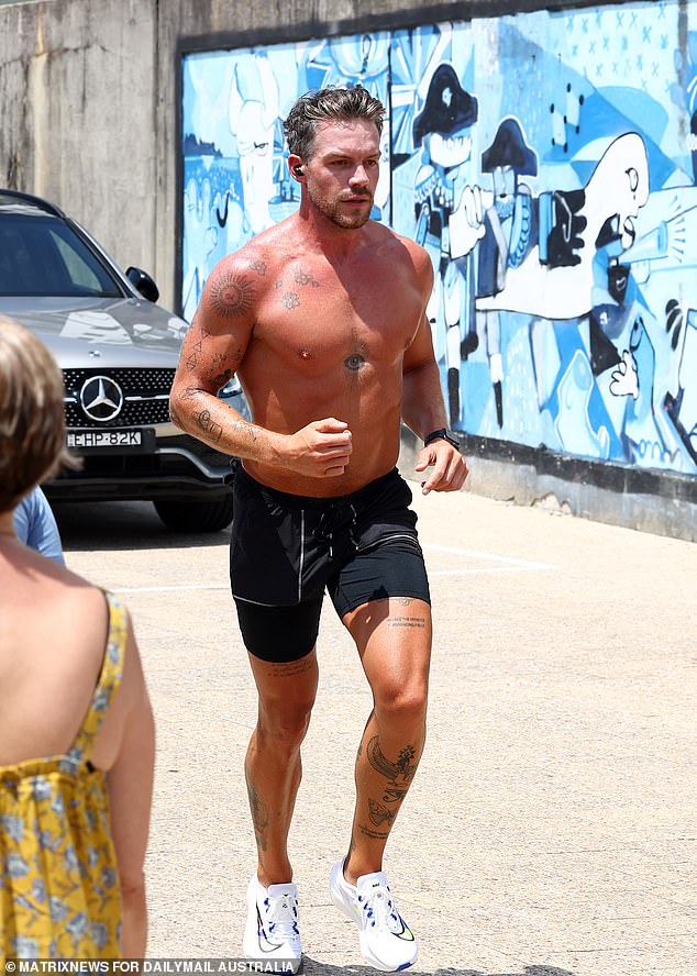 The 35-year-old hunk was seen keeping his physique in shape as he hit the pavement.