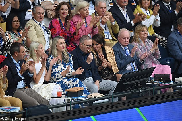 Virgin CEO and Tennis Australia Chairman Jayne Hrdlicka (centre right) whispers to Mr. Albanese during play.