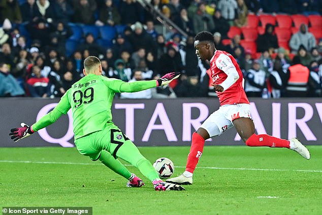 Paris Saint-Germain eventually equalized 1-1 after a late goal from Arsenal's loan Folarin Balogun